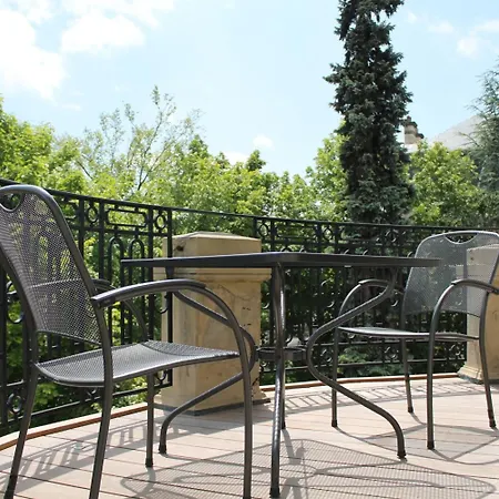 Elyane Bed & Breakfast 4*