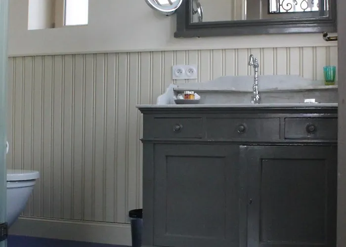 לינה וארוחת בוקר Elyane