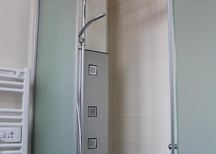 לינה וארוחת בוקר Elyane 4*