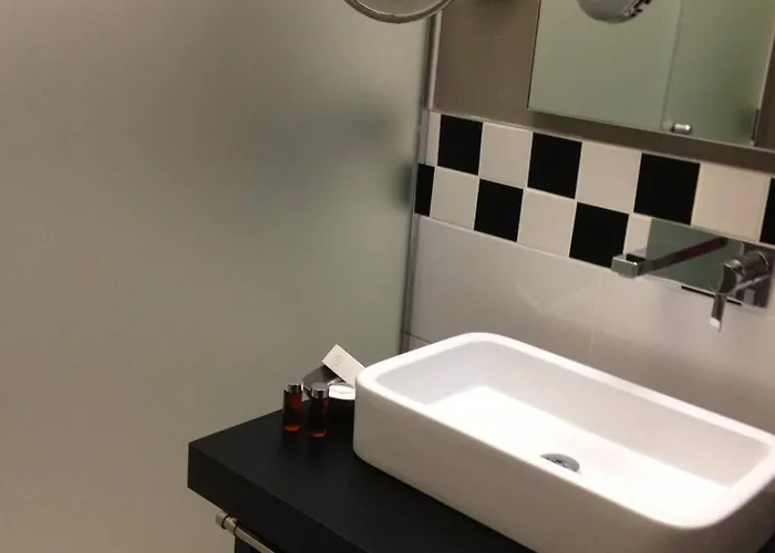 לינה וארוחת בוקר Elyane קולמר