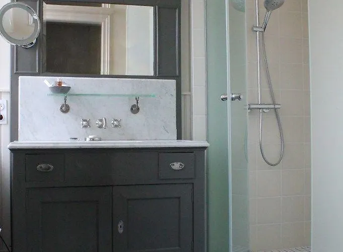 לינה וארוחת בוקר Elyane