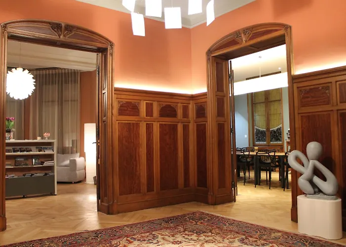 לינה וארוחת בוקר Elyane