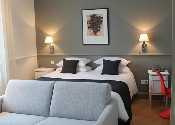 לינה וארוחת בוקר Elyane 4*